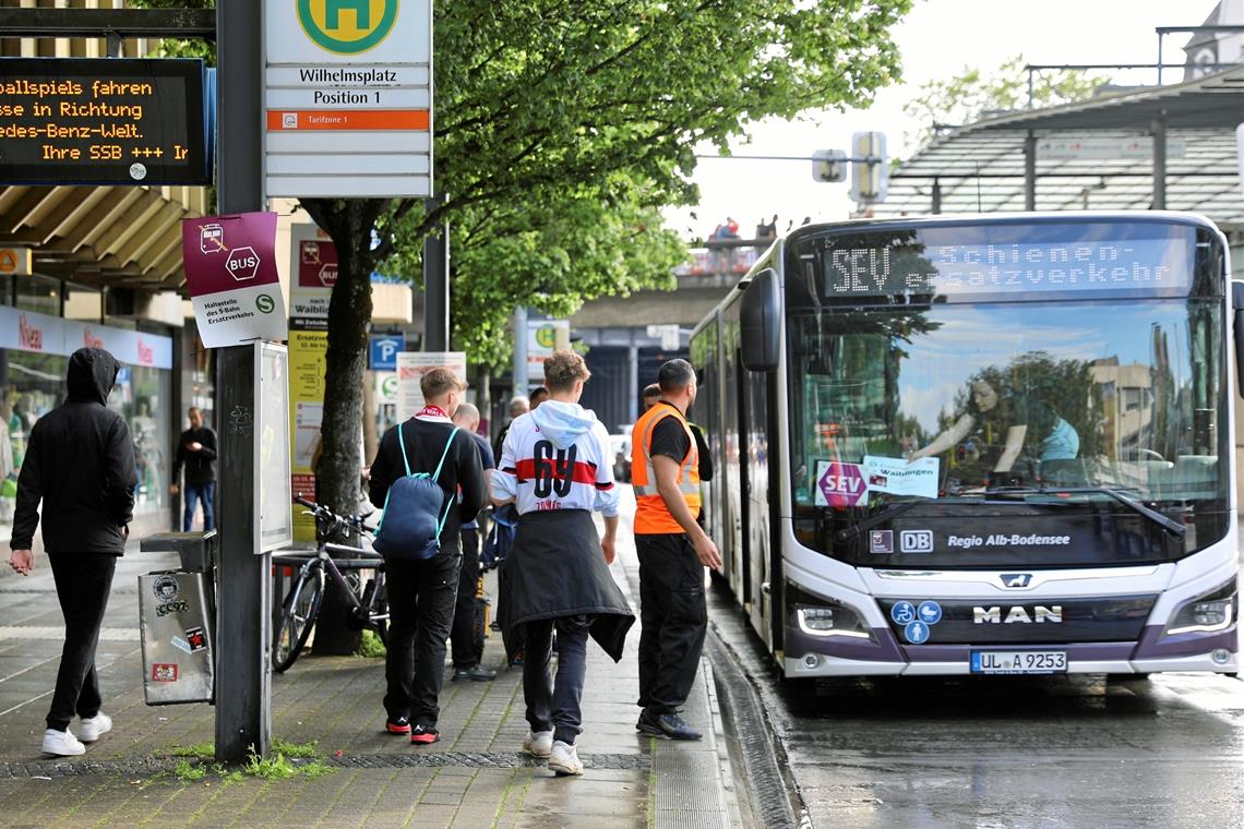 Der Schienenersatzverkehr wird verlängert. Foto: Alexandra Palmizi