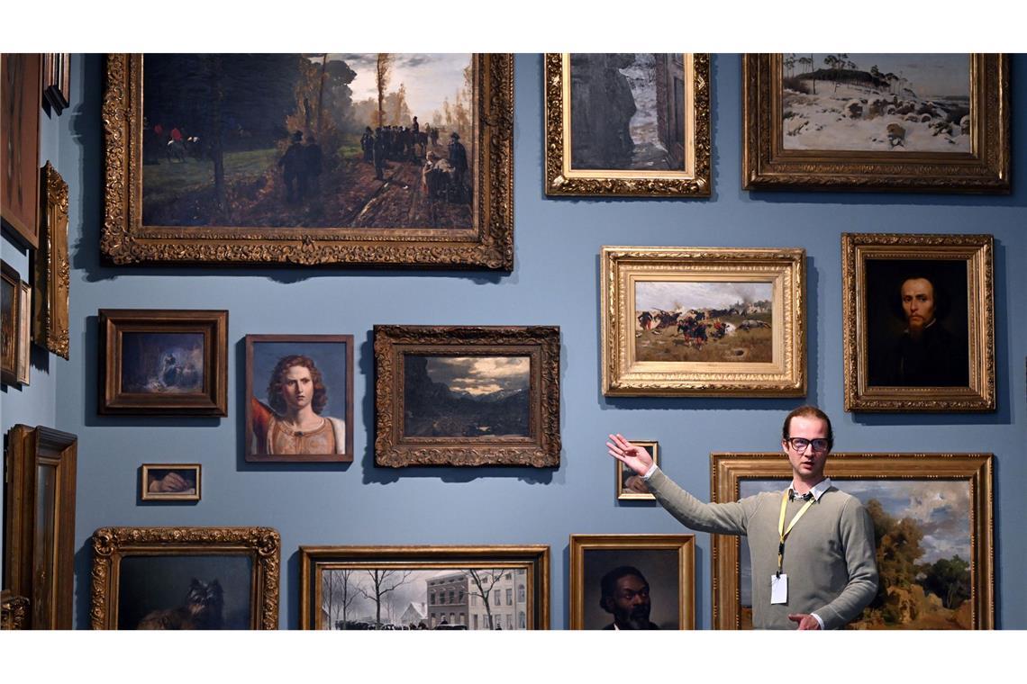 "Gehirn eines Hamsters" - Museumsführer beschimpft Besucher Der schlecht gelaunte "Grumpy Guide" im Düsseldorfer Kunstpalast findet die Hängung der Werke unerträglich.