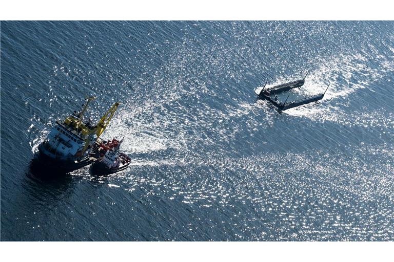 Der Schlepperverband mit dem Wal befindet sich mittlerweile vor Dänemark