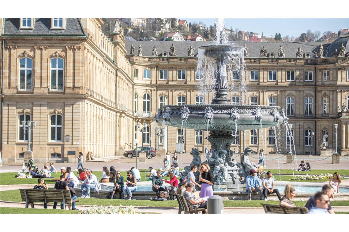 DEr Schlossplatz lädt im Laufe der Woche zum Sonnen ein (Archivbild).