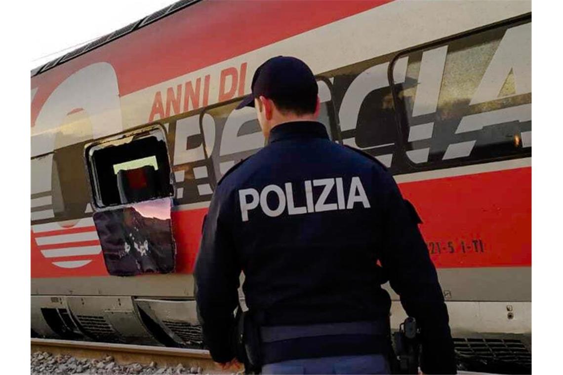 Bei Tempo 290: Schweres Zugunglück in Italien Der Schnellzug Frecciarossa war in Richtung der süditalienischen Stadt Salerno unterwegs. Foto: Italian Police/AP/dpa