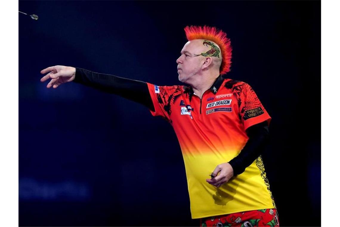 WM-Sensation: Clemens befeuert deutsche Darts-Träume Der Schotte Peter Wright ist mit 3:4 gegen Gabriel Clemens ausgeschieden. Foto: John Walton/PA Wire/dpa