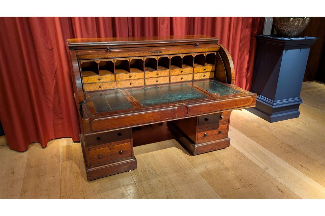 Der Schreibtisch von J.R.R. Tolkien, an dem der britische Autor mutmaßlich seinen Roman "Der Herr der Ringe" fertigstellte.