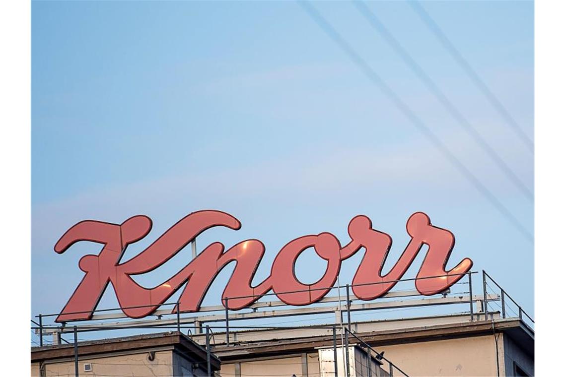 Heilbronn macht sich für Knorr stark Der Schriftzug des Lebensmittelherstellers "Knorr" steht auf einem Gebäude. Foto: Sebastian Gollnow/dpa