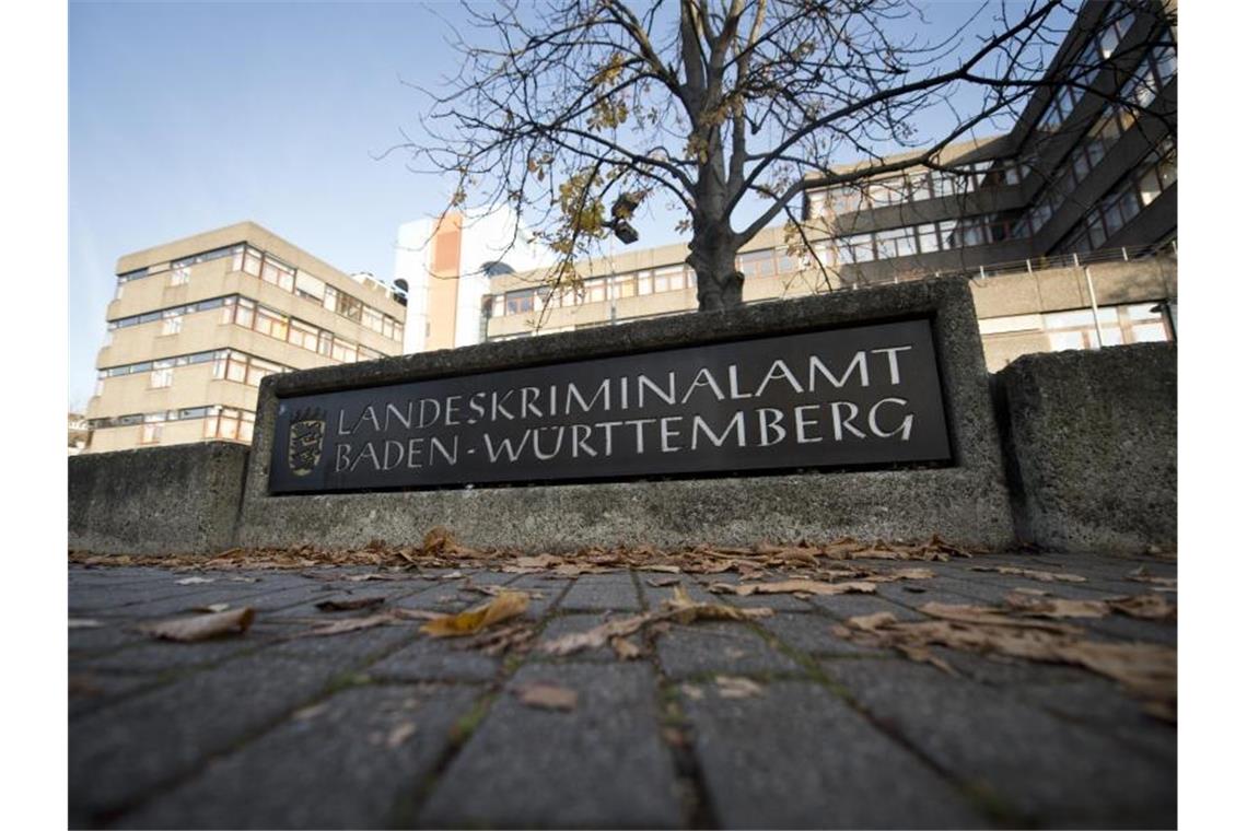 Der Schriftzug „Landeskriminalamt Baden-Württemberg“ ist vor dem Landeskriminalamt zu sehen. Foto: Daniel Naupold/dpa/Archivbild