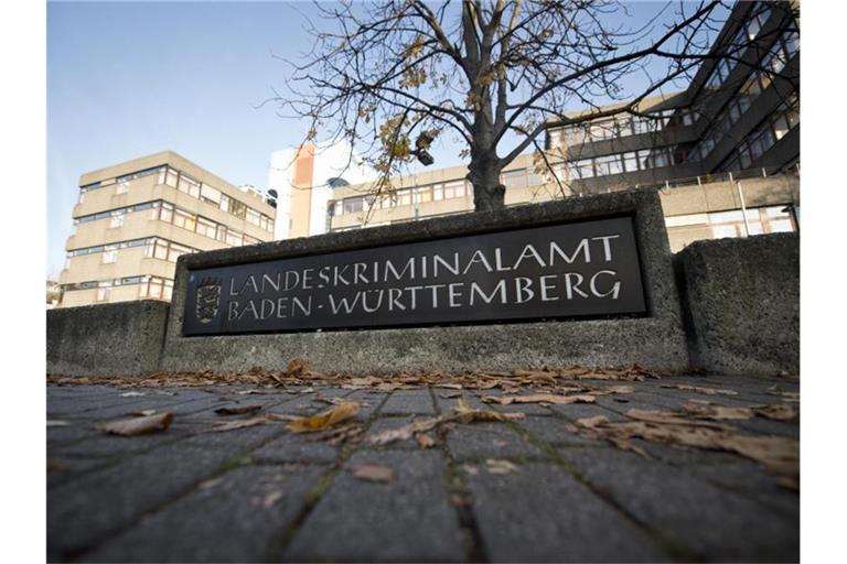 Der Schriftzug „Landeskriminalamt Baden-Württemberg“ ist vor dem Landeskriminalamt zu sehen. Foto: Daniel Naupold/dpa/Archivbild