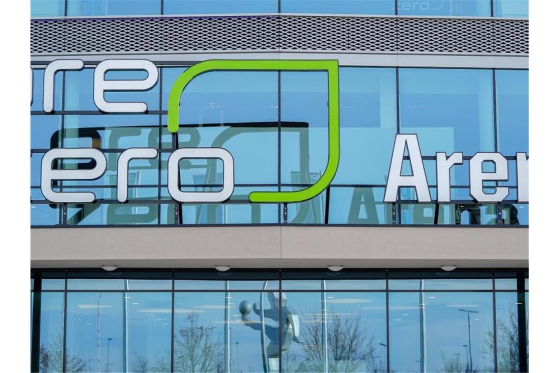 Der Schriftzug „Pre Zero Arena“ ist über einem Stadioneingang befestigt. Foto: Uwe Anspach/dpa/Archivbild