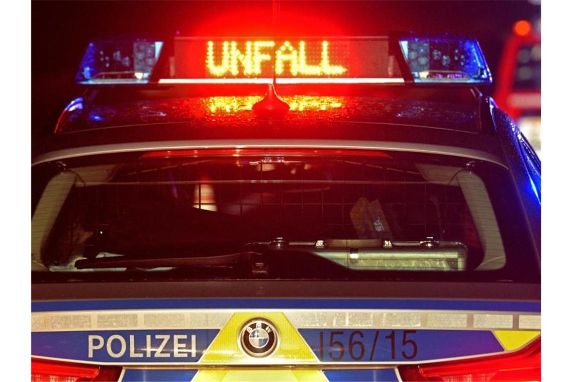 Auto im Kreis Heilbronn überschlägt sich: Drei Verletzte