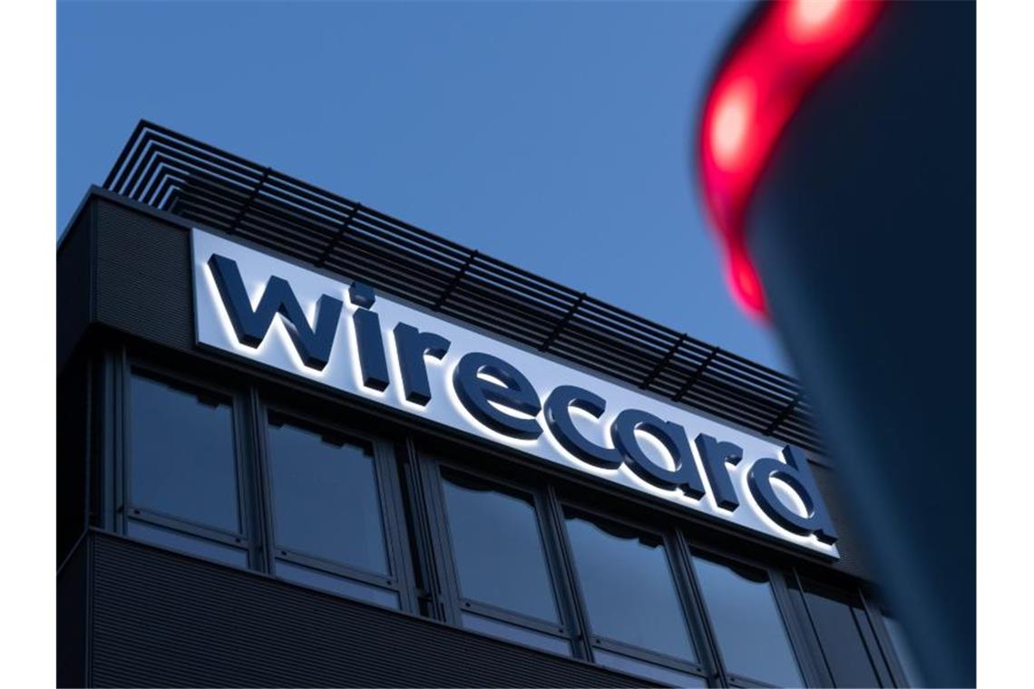 Der Schriftzug von Wirecard ist an der Firmenzentrale des Zahlungsdienstleisters in Aschbeim bei München zu sehen. Foto: Peter Kneffel/dpa