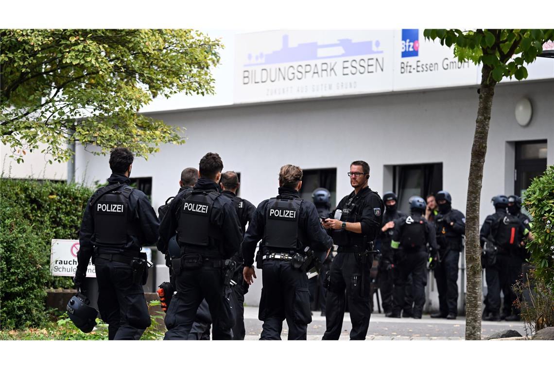 Mutmaßlicher Täter außer Lebensgefahr Der Schüler soll eine Lehrerin angegriffen haben.