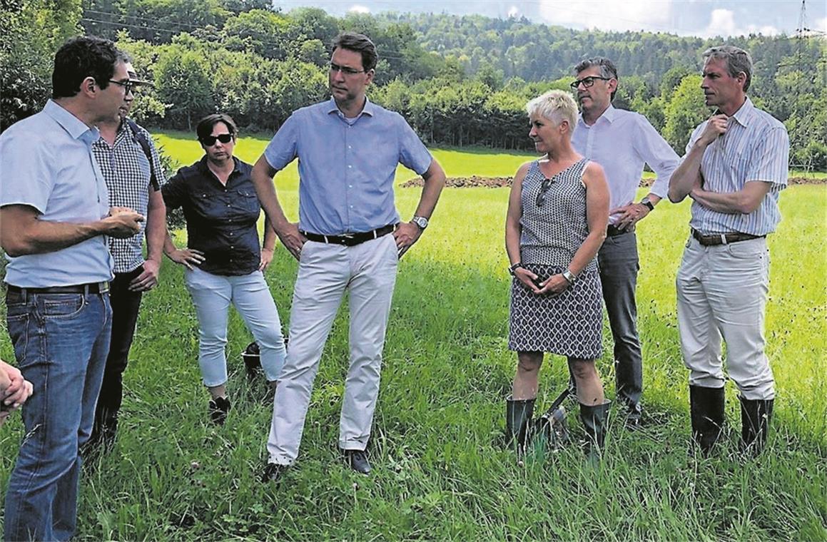 Der Schutz von Natur und Landschaft im Rems-Murr-Kreis war das zentrale Thema des Besuchs von Staatssekretär Andre Baumann (links) bei Landrat Richard Sigel (Mitte). Foto: Landratsamt