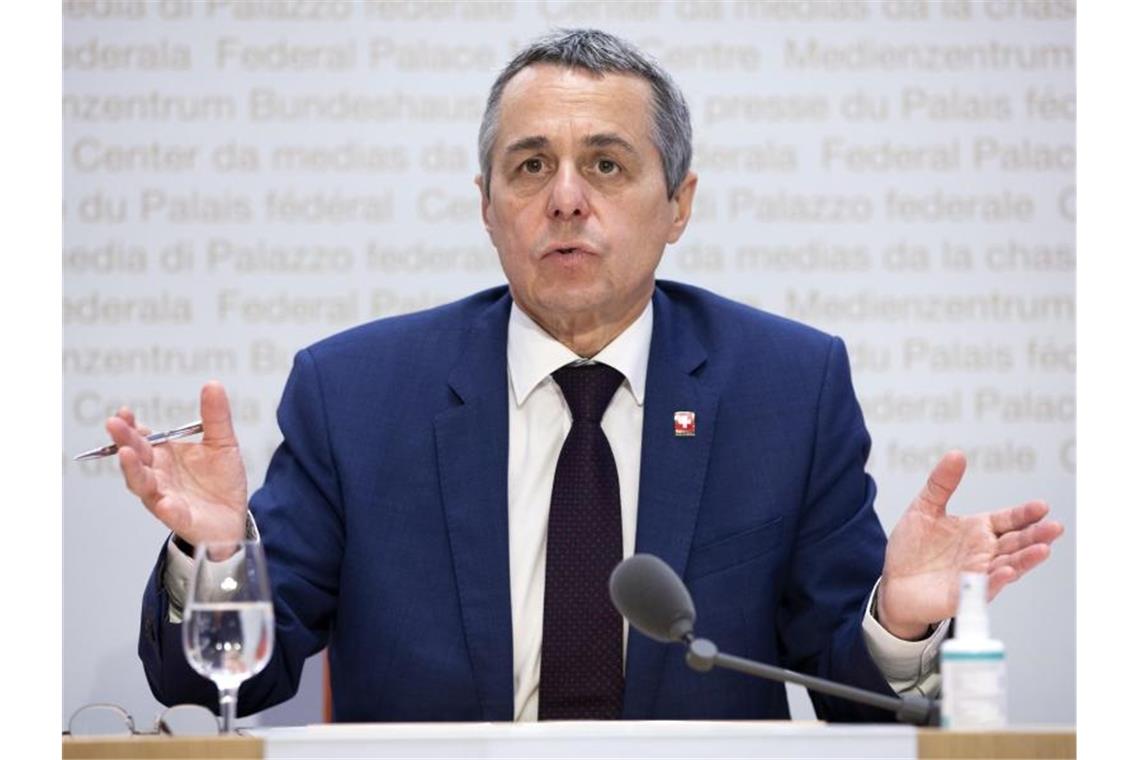 Der schweizer Außenminister Ignazio Cassis bei einer Pressekonferenz. Foto: Peter Klaunzer/KEYSTONE/dpa