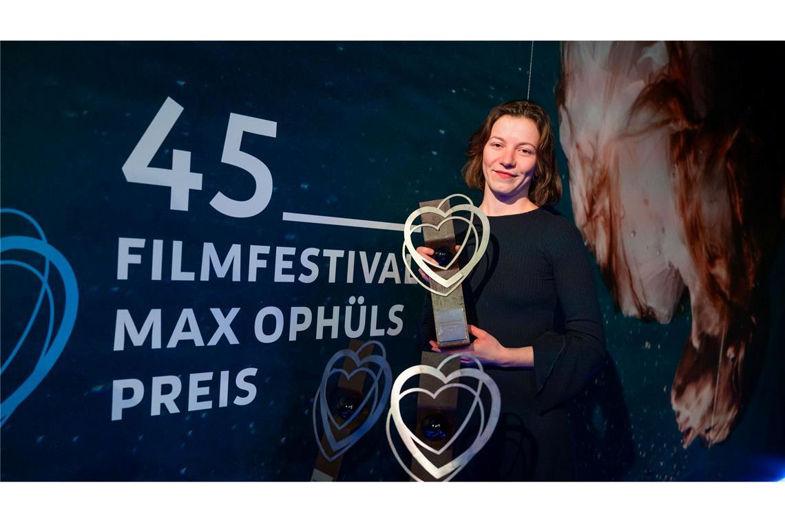 Der Schweizer Film "Electric Fields" von Lisa Gertsch (Regie und Buch) hat beim 45. Filmfestival Max Ophüls Preis in Saarbrücken drei Preise abgeräumt.