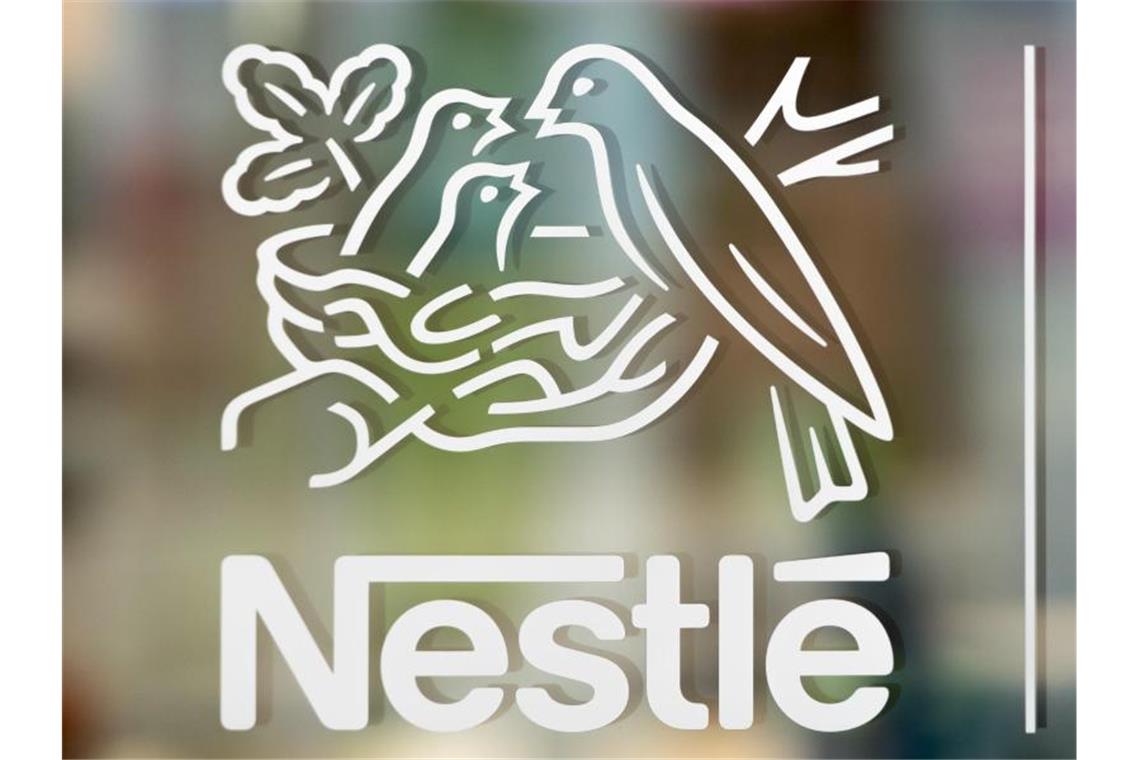 Hamsterkäufe treiben Nestlé in der Corona-Krise an Der Schweizer Lebensmittelkonzern profitiert von Hamsterkäufen infolge der Corona-Pandemie. Foto: Laurent Gillieron/KEYSTONE/dpa