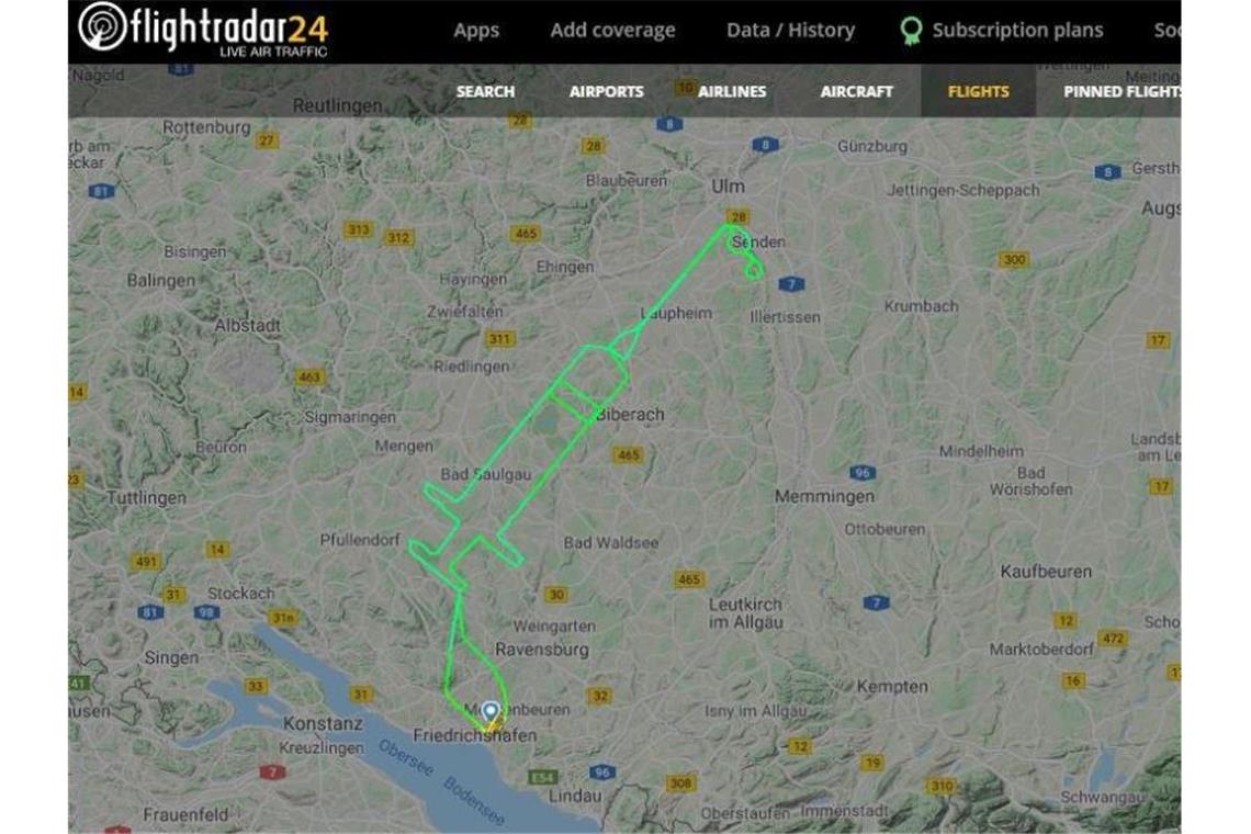 Der Screenshot zeigt die Flugroute eines Piloten in Spritzenform. Foto: Flightradar24.com/dpa