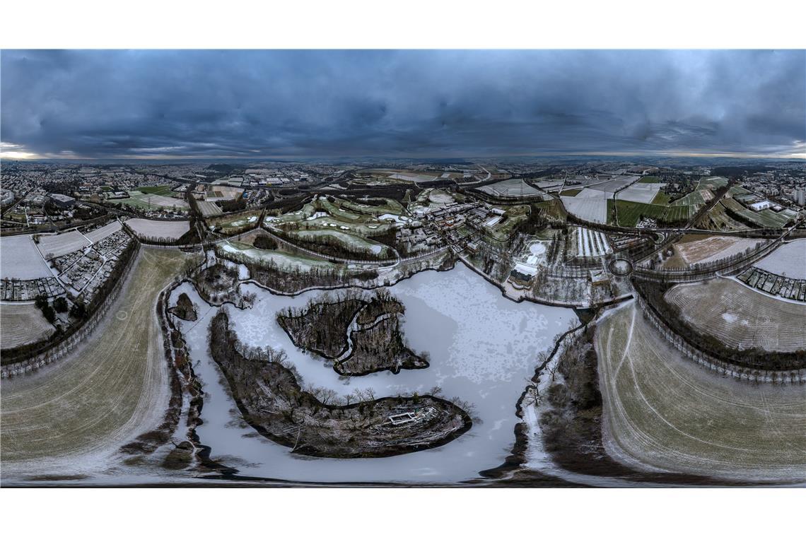 Der See am Schloss Monrepos von oben