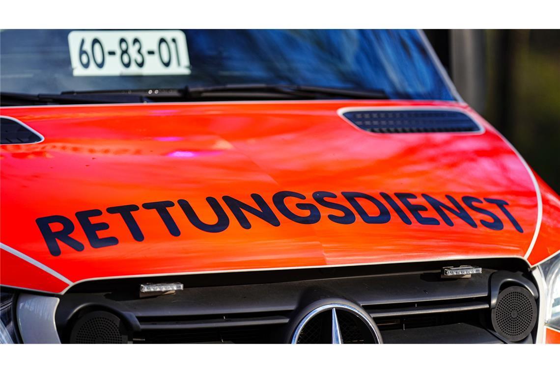 Der Senior wurde zunächst mit schweren Verletzungen in ein Krankenhaus eingeliefert, wo er am Abend verstarb. (Symbolbild)