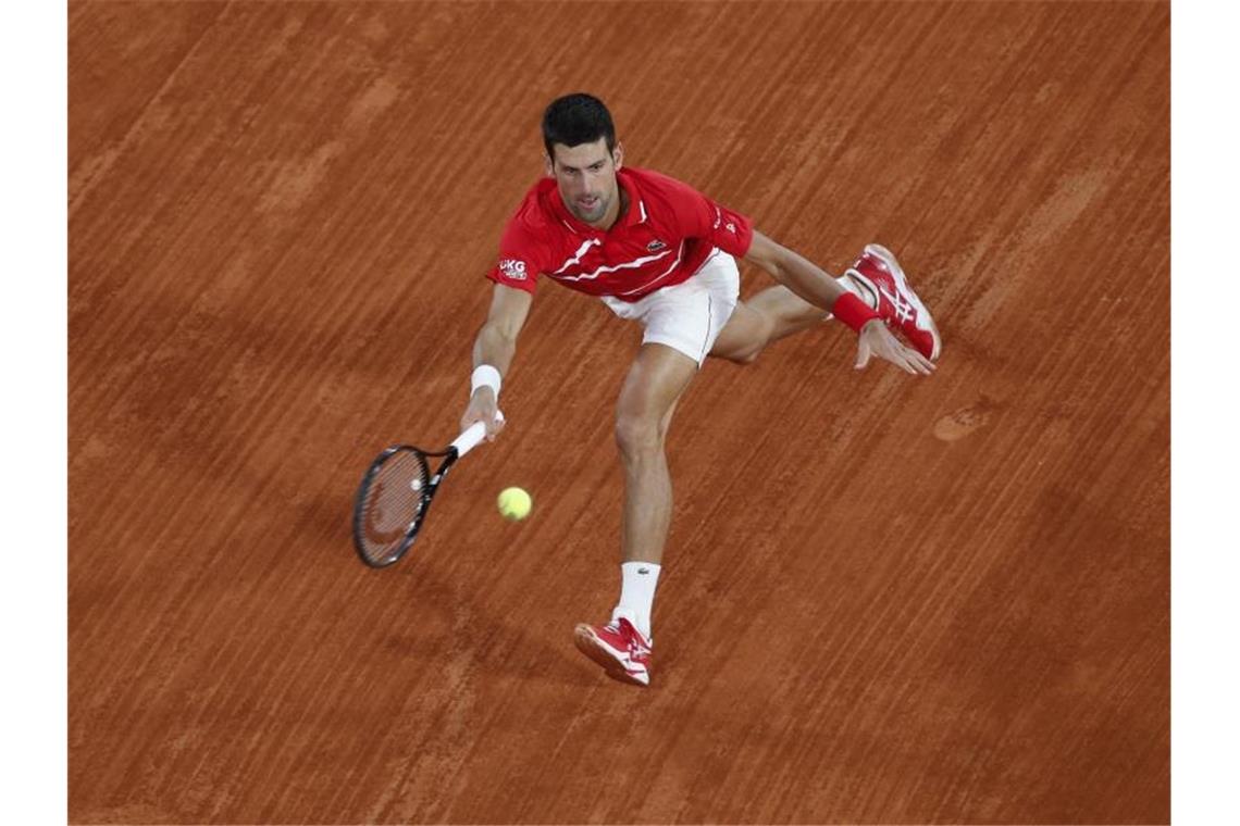 „Es ist Rafa“: Djokovic will Nadal auf Sand stoppen Der Serbe Novak Djokovic hat in diesem Jahr jedes Match, das er zu Ende gespielt hat, gewonnen. Foto: Alessandra Tarantino/AP/dpa