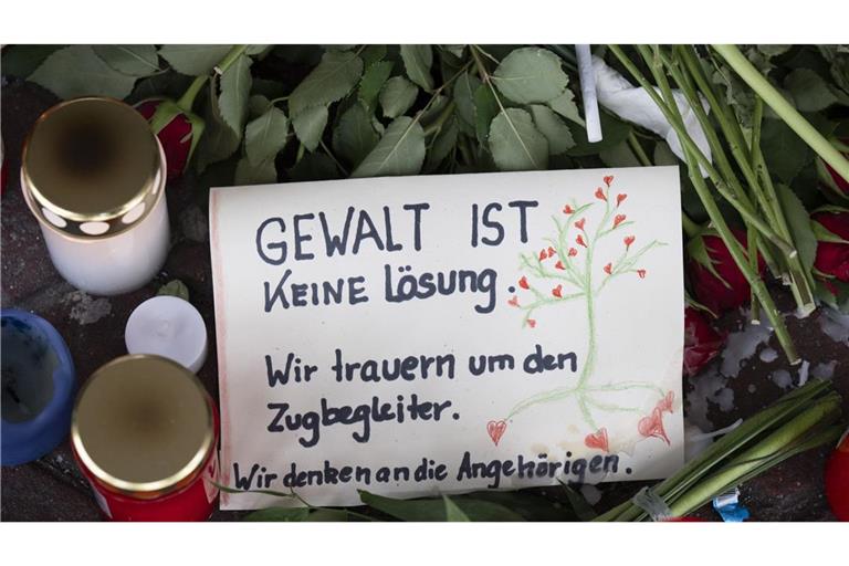 Der Sicherheitsgipfel wurde nach dem tödlichen Angriff auf einen Bahn-Mitarbeiter einberufen.