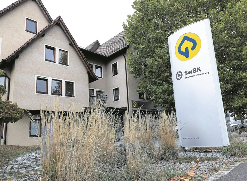 Der Sitz der Stadtwerke Backnang in der Schlachthofstraße: Ein Kundenservice-Mitarbeiter, der hier bis vor einer Woche arbeitete, sitzt jetzt in Stammheim in Untersuchungshaft. Foto: J. Fiedler