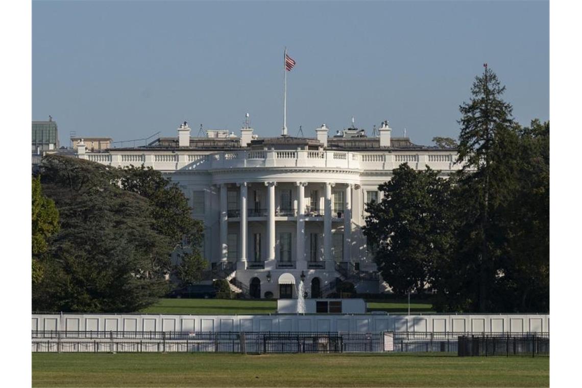Der Sitz des US-Präsidentenm, das Weiße Haus in Washington. Das Haushaltsdefizit der US-Regierung ist wegen der Corona-Hilfen sprunghaft angestiegen. Foto: Carolyn Kaster/AP/dpa