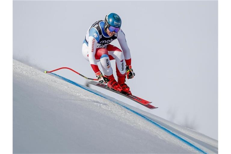 Der Skirennfahrer Niels Hintermann aus der Schweiz gewann zeitgleich mit dem Kanadier Cameron Alexander die Abfahrt in Kvitfjell. Foto: Gabriele Facciotti/AP/dpa