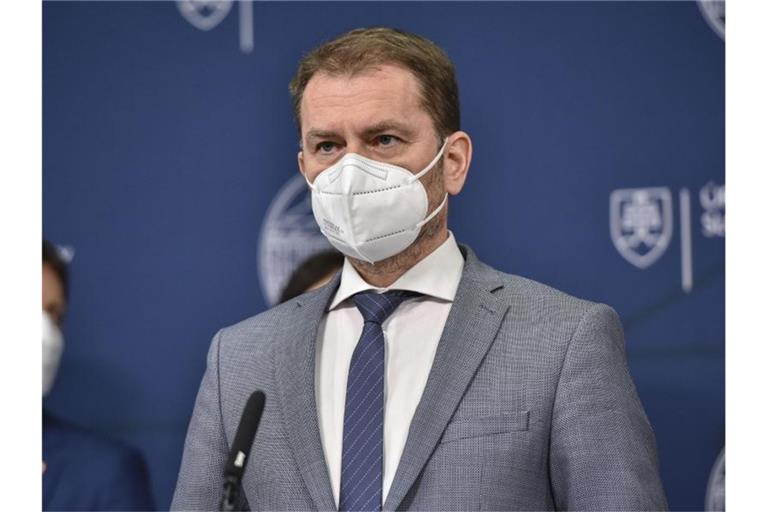 Der slowakische Ministerpräsident Igor Matovic tritt zurück - und wechselt mit Finanzminister Heger den Posten. Foto: Pavol Zachar/TASR/dpa
