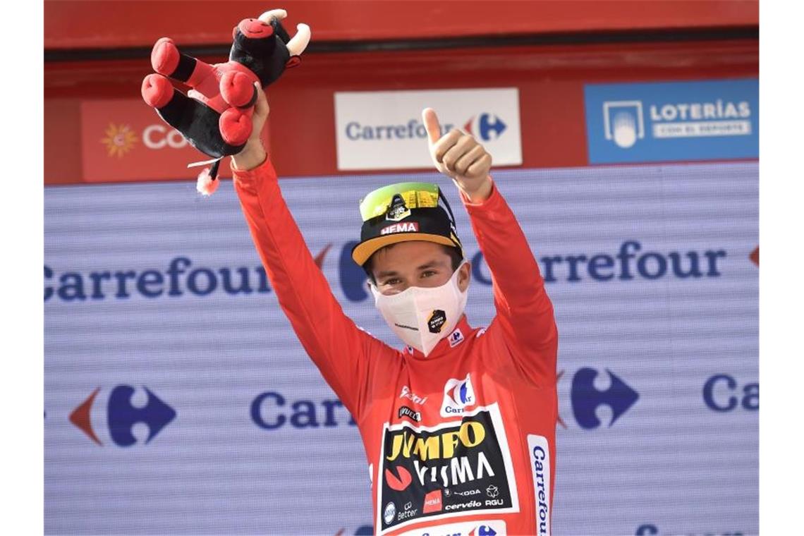 Der Slowene Primož Roglič eroberte bei der Vuelta wieder das Rote Trikot. Foto: Alvaro Barrientos/AP/dpa