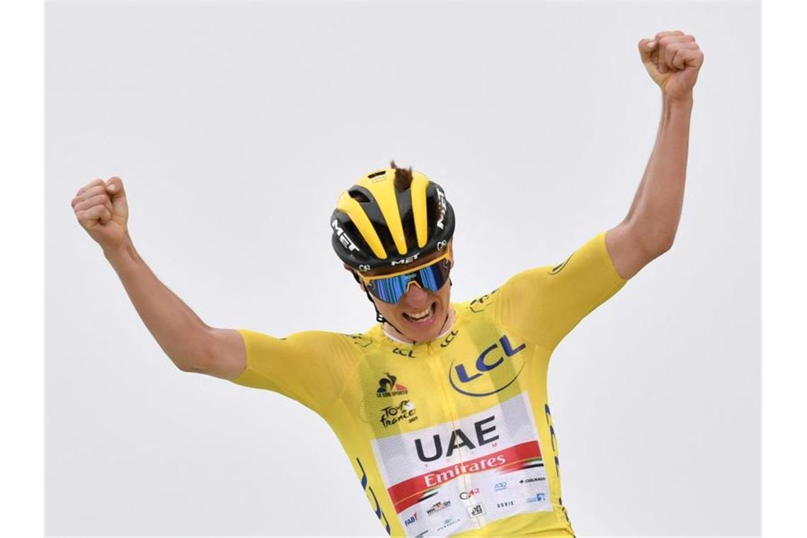 Dominator Pogacar siegt und ist am Gipfel platt Der Slowene Tadej Pogacar gewinnt die Königsetappe der 108. Tour de France. Foto: Philippe Lopez/AFP/dpa