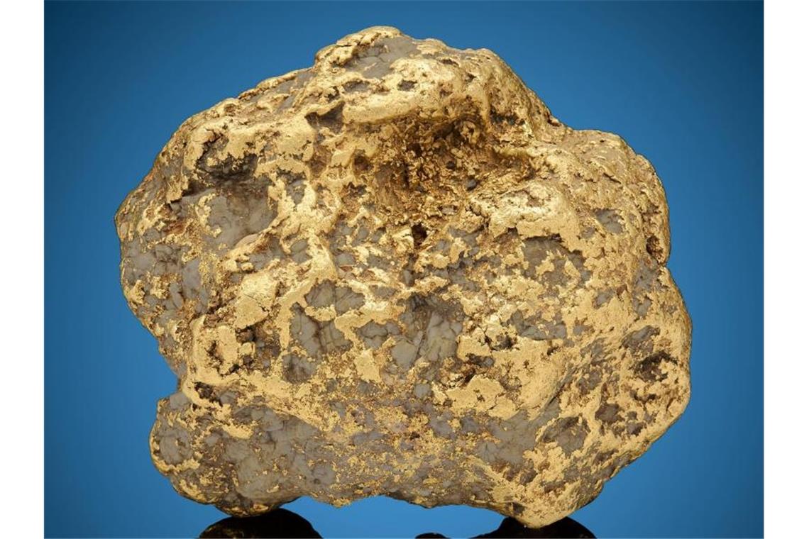 Goldklumpen teuer versteigert - größter Fund in Alaska Der sogenannte „Alaska Centennial Gold Nugget“ brachte bei der Auktion 750.000 Dollar ein. Foto: -/Heritage Auctions/dpa
