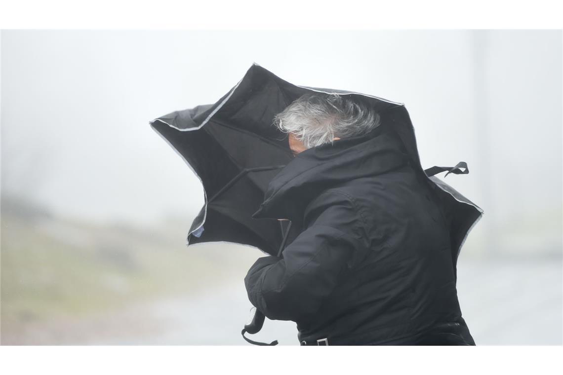 Unwetter in Baden-Württemberg: In dieser Region könnte es besonders krachen Der Sonntag wird ungemütlich in Baden-Württemberg.