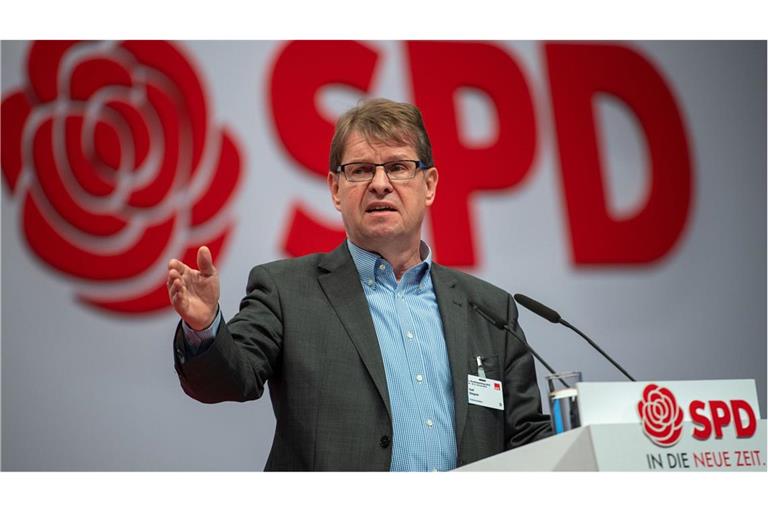 Der sozialdemokratische Außenpolitiker Ralf Stegner  kritisiert Friedrich Merz. (Archivbild)