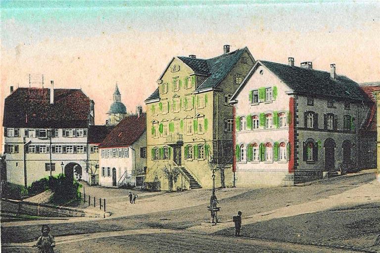 Der spätere Burgplatz mit dem neu gebauten Weinschank Karl Ackermann um 1900. Repros: P. Wolf