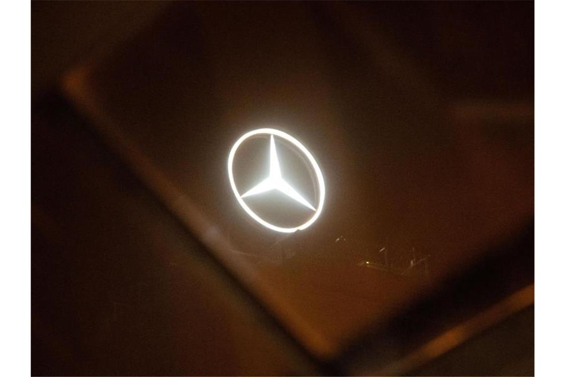 Herber Gewinneinbruch für Daimler Der Sparkurs beim Autobauer Daimler fällt wohl schärfer aus als gedacht. Foto: Marijan Murat/dpa