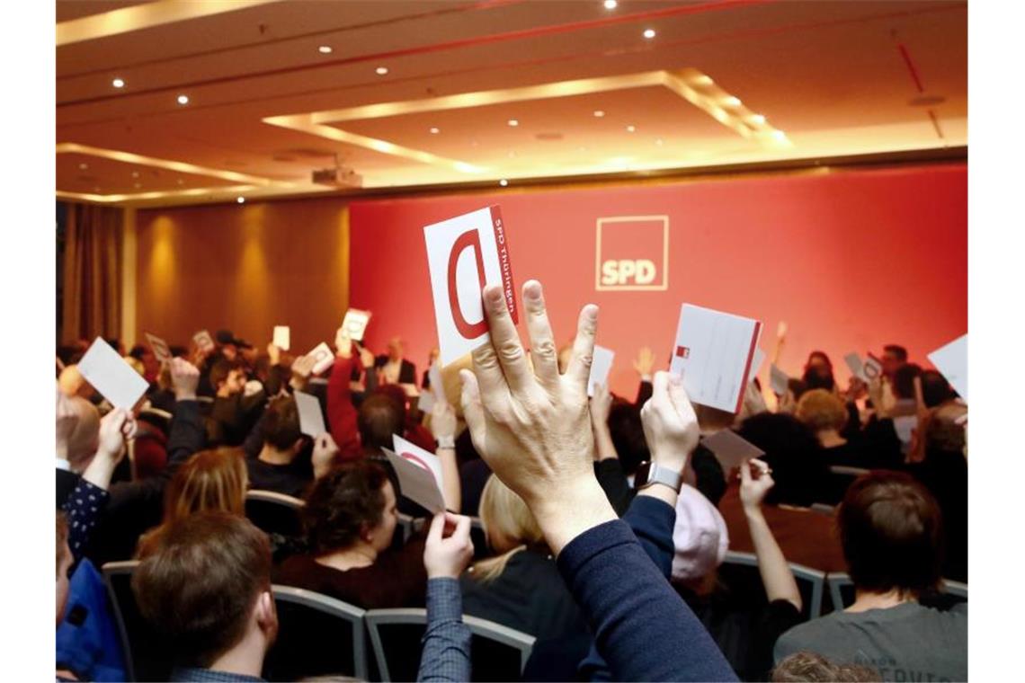 Der SPD-Landesparteitag stimmte mit großer Mehrheit für den Eintritt in eine Minderheitsregierung in Thüringen. Foto: Bodo Schackow/dpa-Zentralbild/dpa