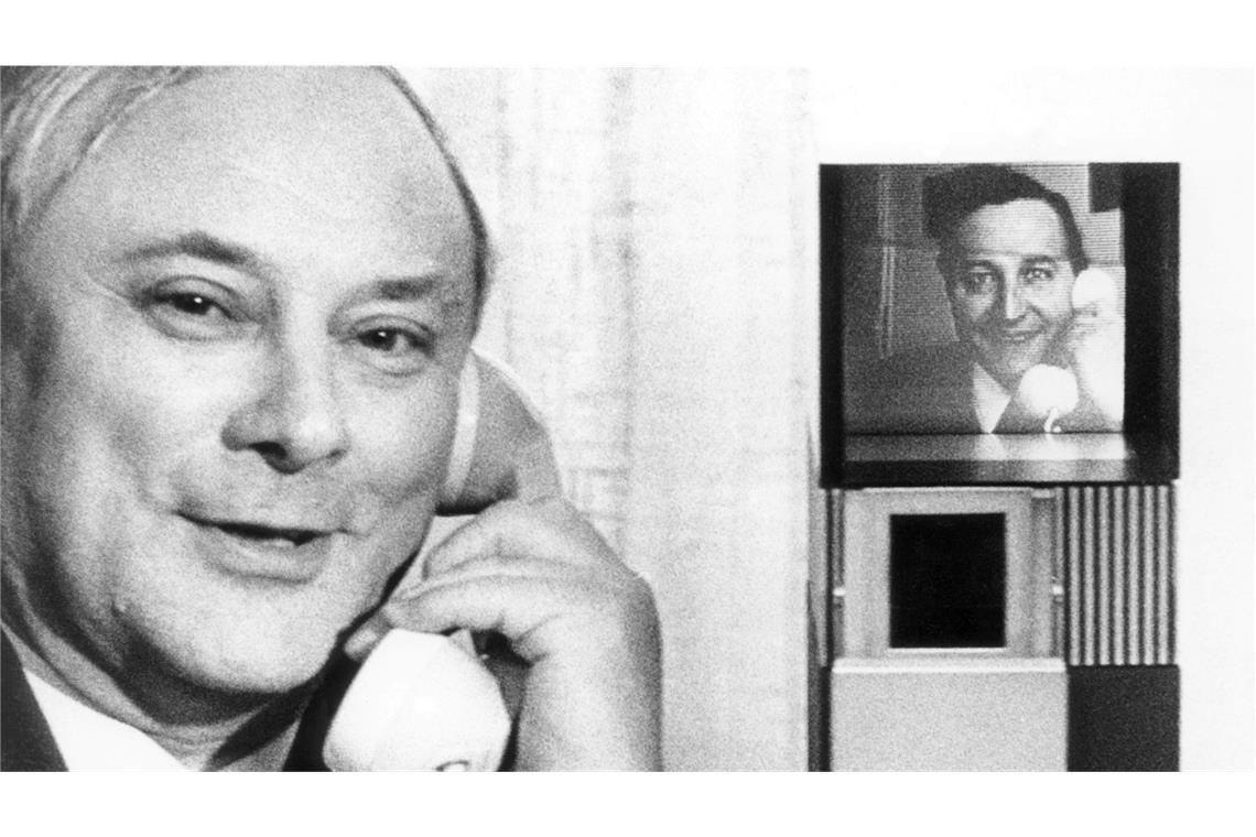 Der langsame Abschied vom Taxi-Beige Der SPD-Politiker Georg Leber im Jahr 1971. Er war von 1966 bis 1972 Verkehrsminister, seit 1969 zusätzlich Postminister. Ab 1972 war er Verteidigungsminister. (Archivbild)