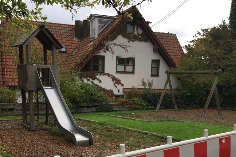 Der Spielplatz an der Schubertstraße in Großaspach ist zurzeit gesperrt. Auf Wunsch des Gemeinderats soll er jetzt aber saniert werden.Foto: K. Fritz