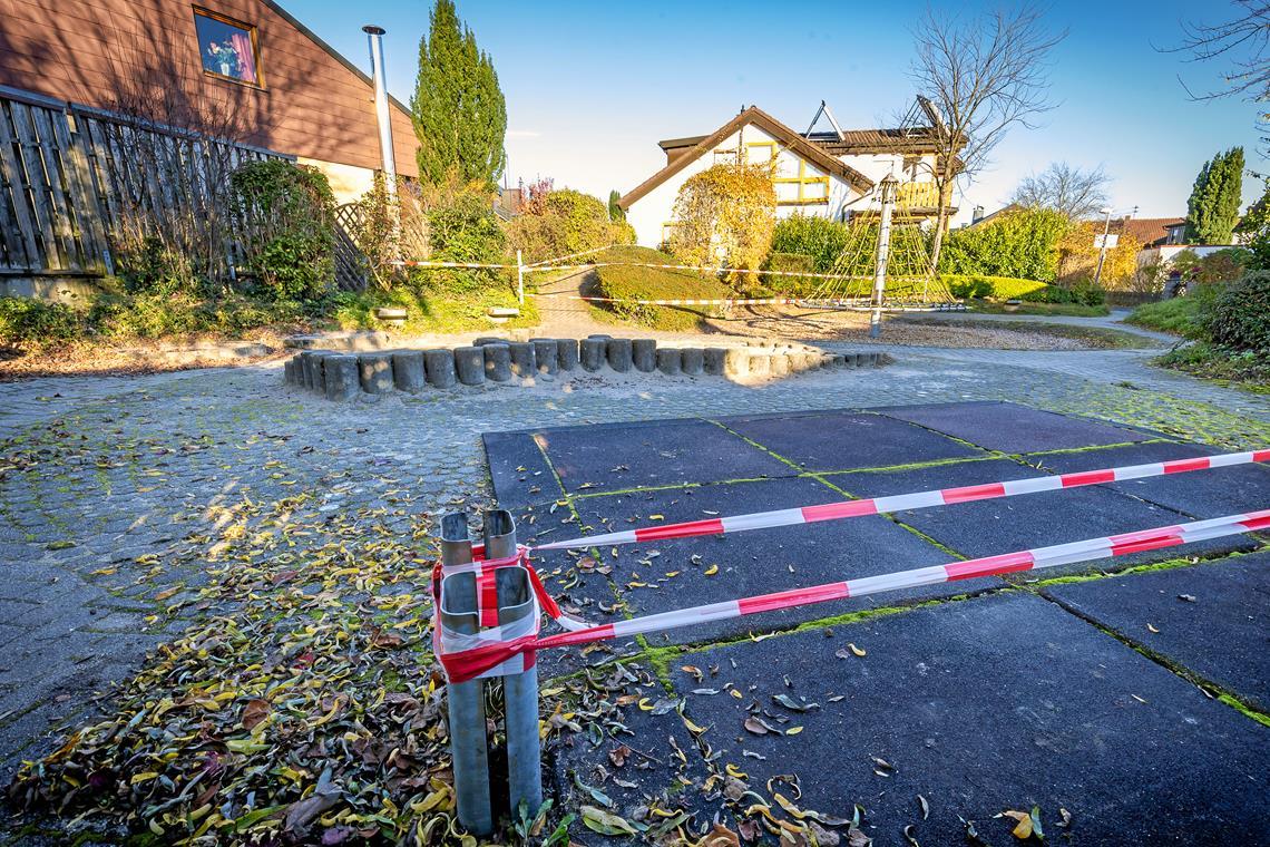 Der Spielplatz Mozartstraße in Unterweissach ist bereits von der Gemeinde gesperrt worden. Archivfotos: Alexander Becher