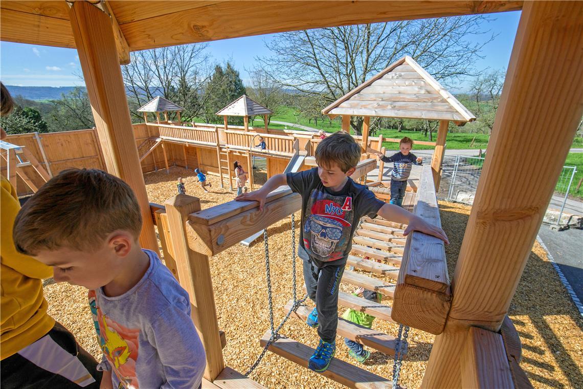 Der Spielplatz Zwiebelberg sieht aus wie eine mittelalterliche Burg. Foto: Alexander Becher