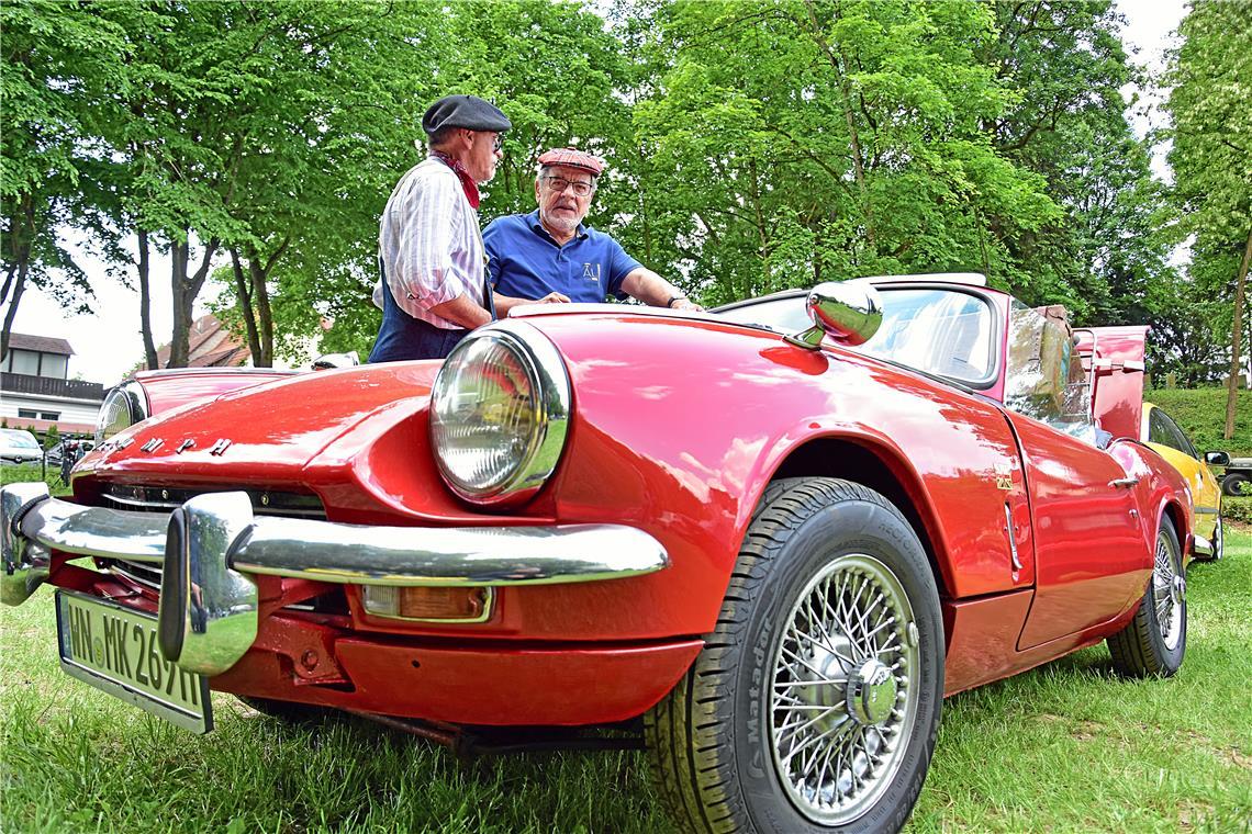 Der Spitfire der Marke Triumph (Erstzulassung 1969) steht für 17.500 Euro aus Al...