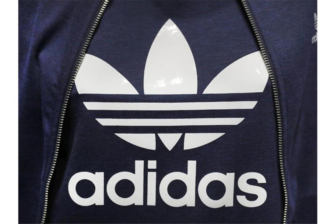 Der Sportartikelhersteller Adidas will keine Miete mehr zahlen. Foto: Daniel Karmann/dpa