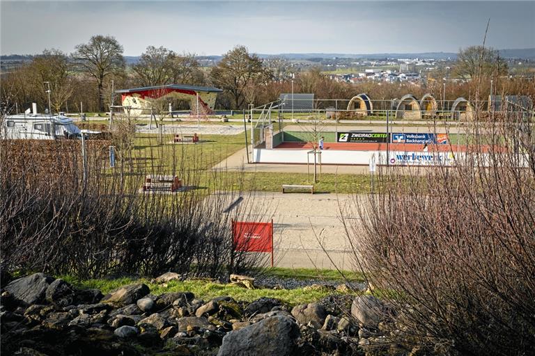 Der Sporterlebnispark in Allmersbach im Tal ermöglicht unterschiedliche sportliche Freizeitaktivitäten und ist Ausgangspunkt für Spaziergänge oder kleine Wanderungen auf den Allmersbacher Rundwanderwegen oder auf dem Landschaftserlebnisweg ’sÄpple. Zehn Wohnmobilstellplätze stehen zur Verfügung. Fotos: Alexander Becher