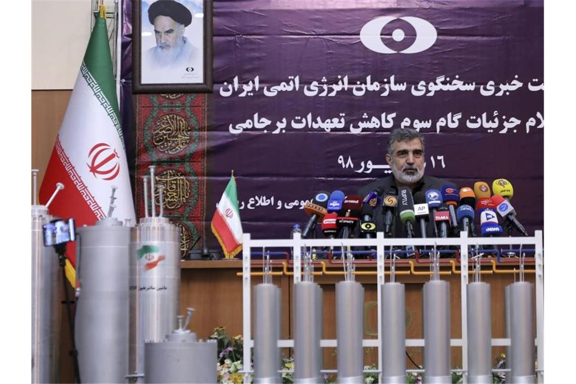 Der Sprecher der iranischen Atomorganisation, Behrus Kamalwandi, bei einer Pressekonferenz in Teheran. Foto: Atomic Energy Organization of Iran/AP
