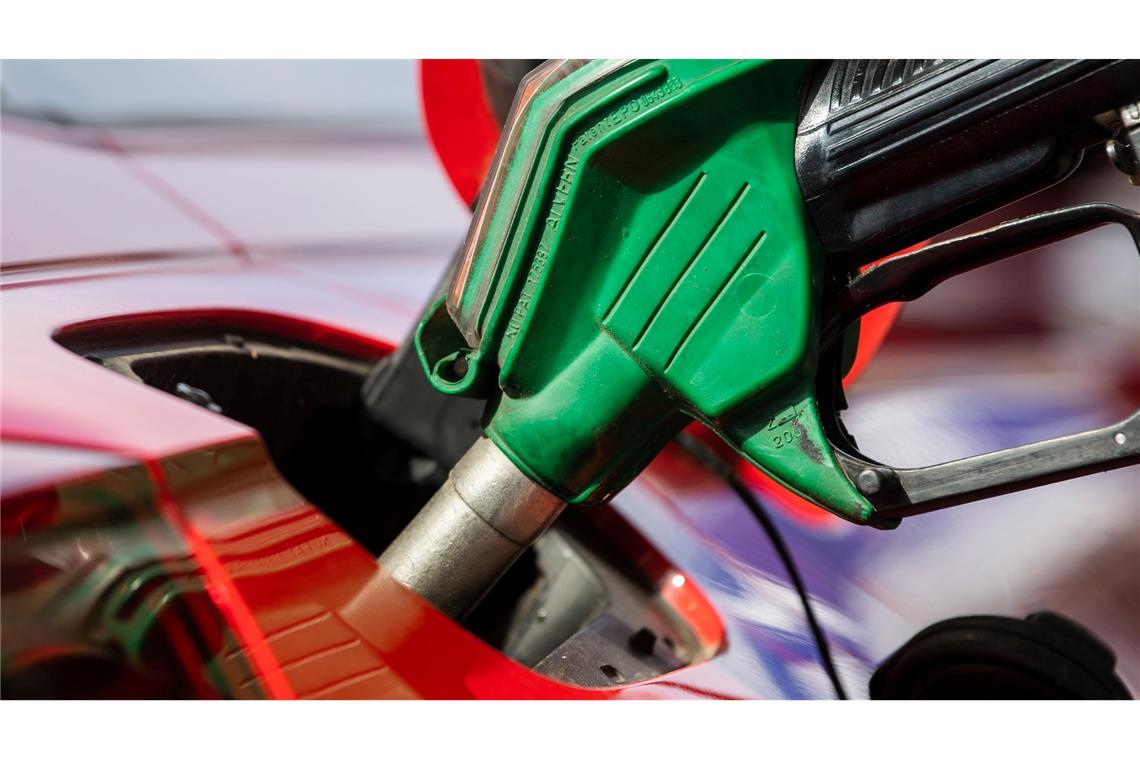 Der Spritpreis ist binnen einer Woche gestiegen und so hoch wie seit eineinhalb Jahren nicht mehr.