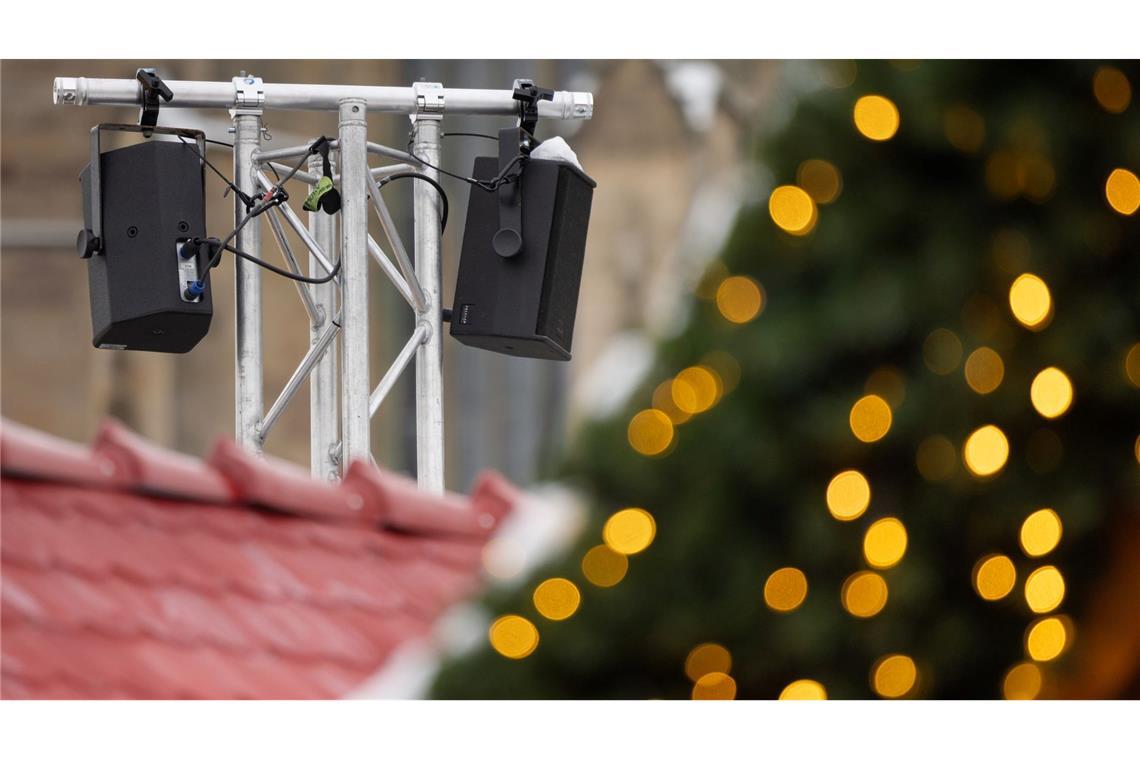 Der Staatsschutz ermittelt wegen rechtsradikaler Musik auf einem Weihnachtsmarkt. (Archivbild)