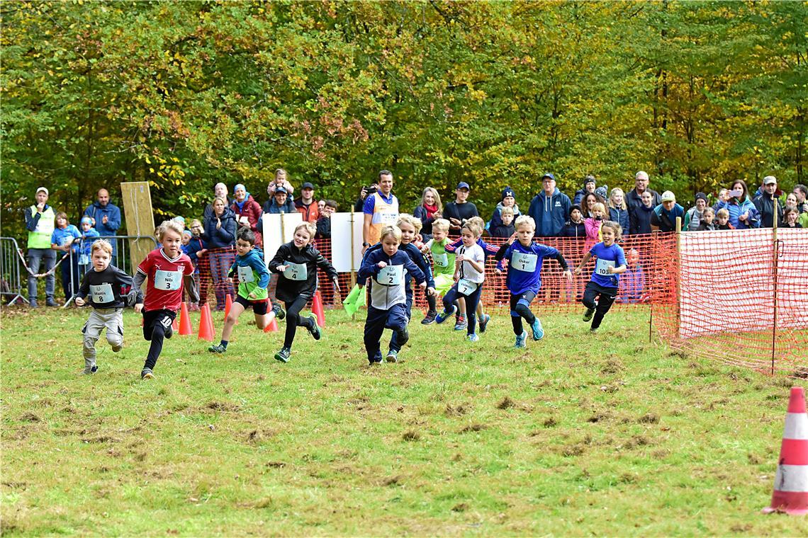 Der Start der jüngsten Teilnehmer. Kinder Crossduathlon Backnang 2025 rund um da...