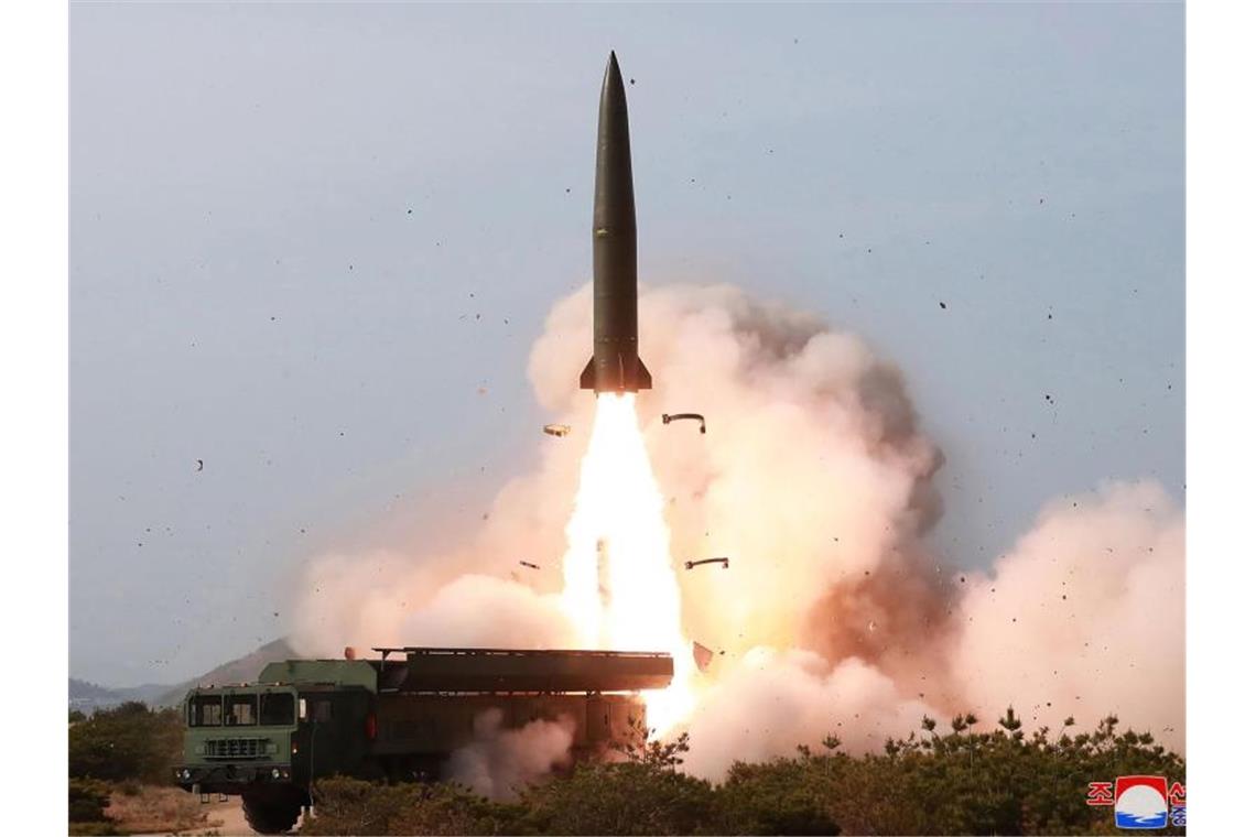 Der Start einer Rakete an der nordkoreanischen Ostküste. Foto: KCNA via KNS/AP