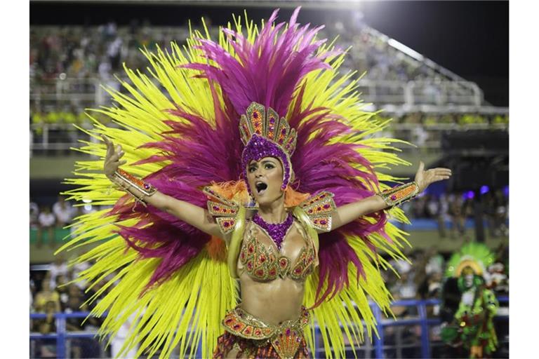 Der Straßenkarneval in Rio findet auch in diesem Jahr nicht statt. Die Pläne für die Umzüge im Sambodrom werden vorerst weiter aufrechterhalten. Foto: Leo Correa/AP/dpa