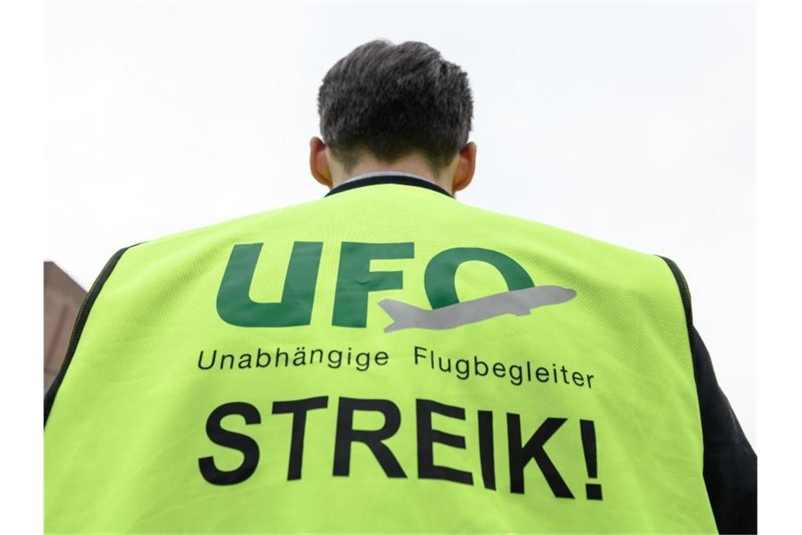 Vorerst keine Warnstreiks bei Lufthansa Der Streik der Kabinengewerkschaft Ufo ist zwar vorerst beendet, der Konflikt jedoch noch nicht beigelegt. Foto: Silas Stein/dpa