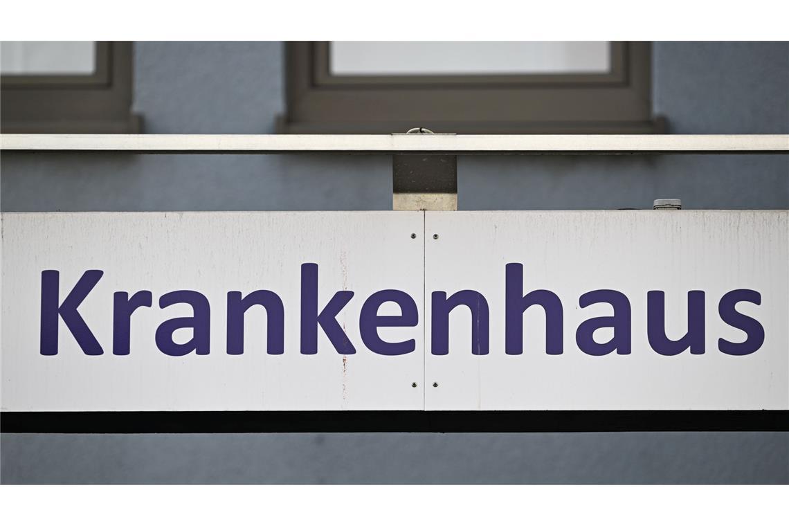 Geplante Streiks an kommunalen Kliniken zunächst abgesagt Der Streik ist zunächst aufgeschoben. Wie es weitergeht, sollen nun die Ärztinnen und Ärzte in einer Urabstimmung entscheiden. (Archivbild)